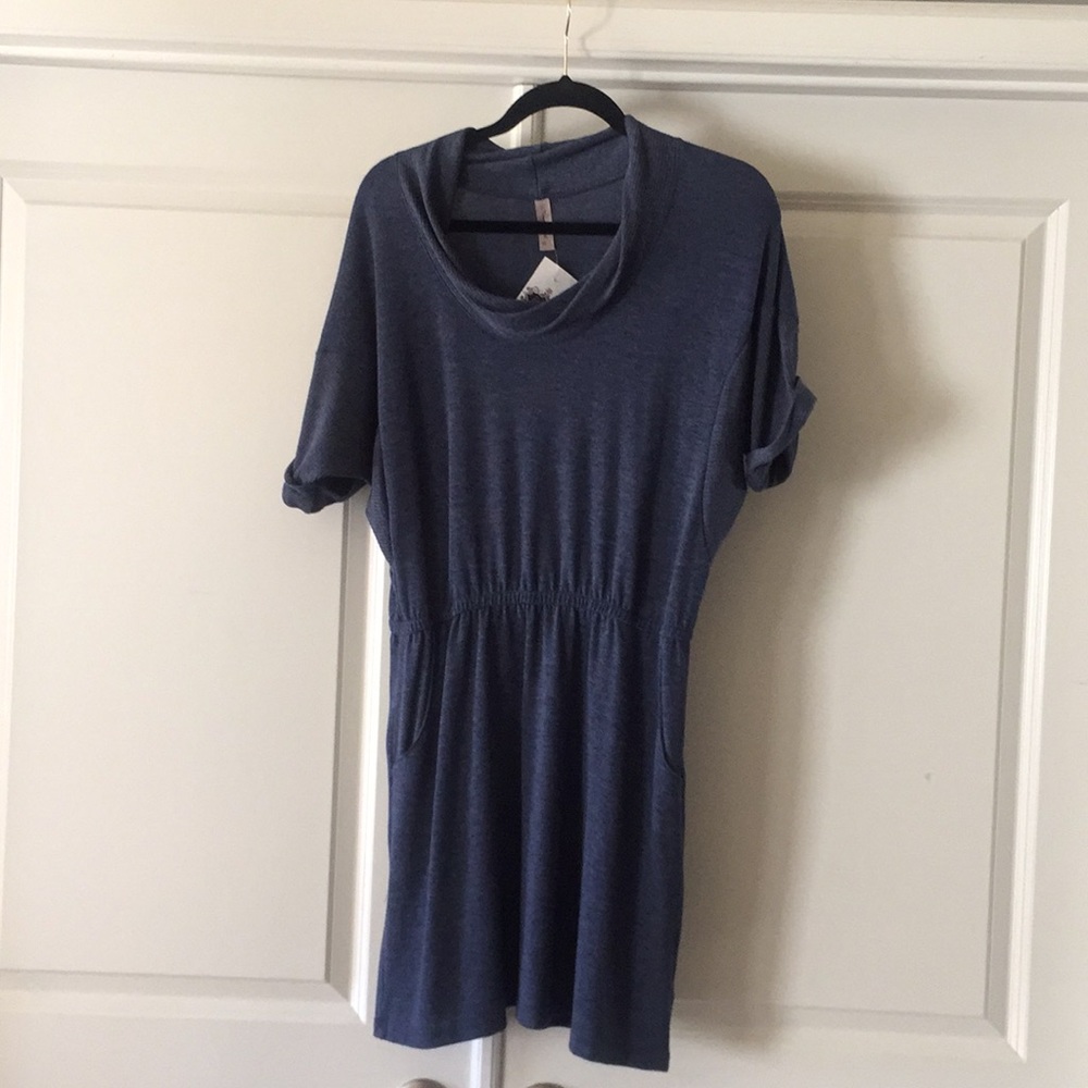 NWT LIGHTWEIGHT BLUE DRESS WITH POCKETS